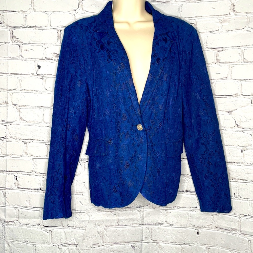 Navy Lace lined blazer !!!